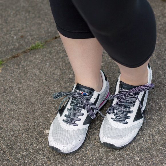 Brooks Running Chariot Sneaker in Gray, Black, and Magenta Pink Sz 9.5 - Picture 2 of 10